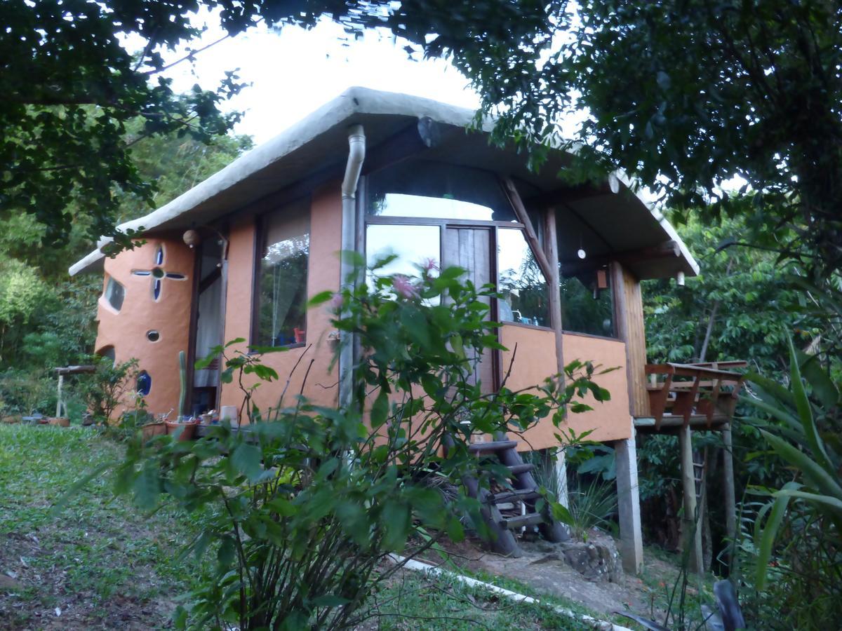 Casa Ombak * Praia do Rosa